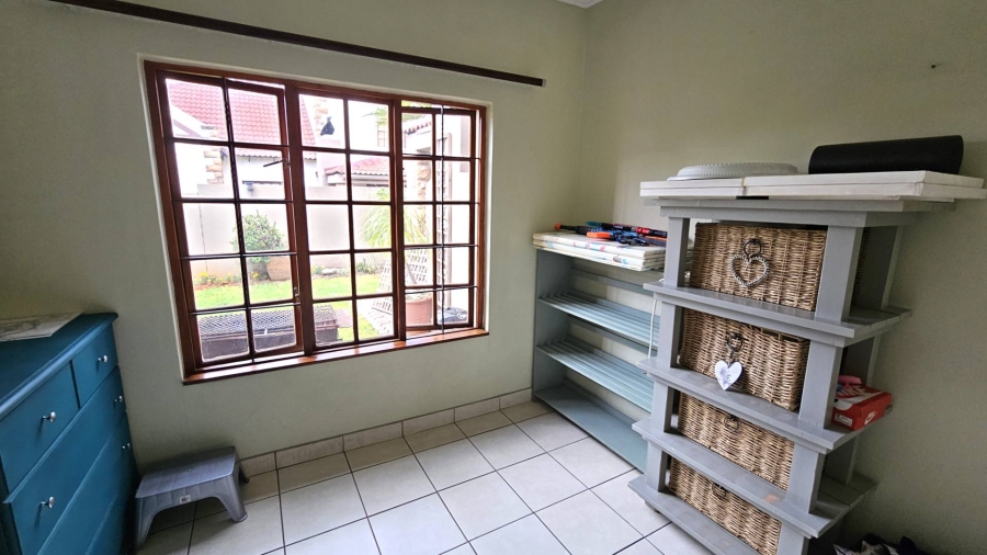 To Let 3 Bedroom Property for Rent in Meerhof North West